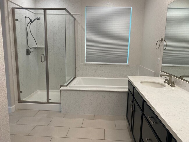 Building Photo - Stop the car