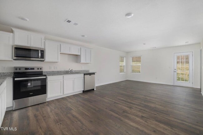 Building Photo - Charming 3-Bedroom Single-Family Home with Modern Comforts in Johnson City