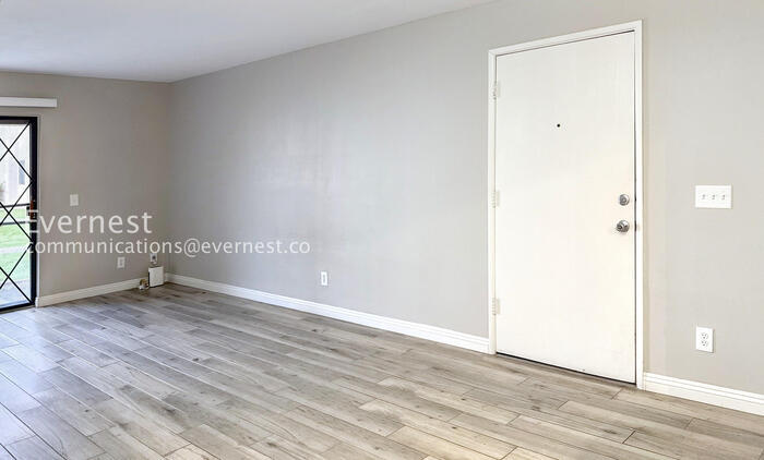 Building Photo - 1920 W Lindner Ave