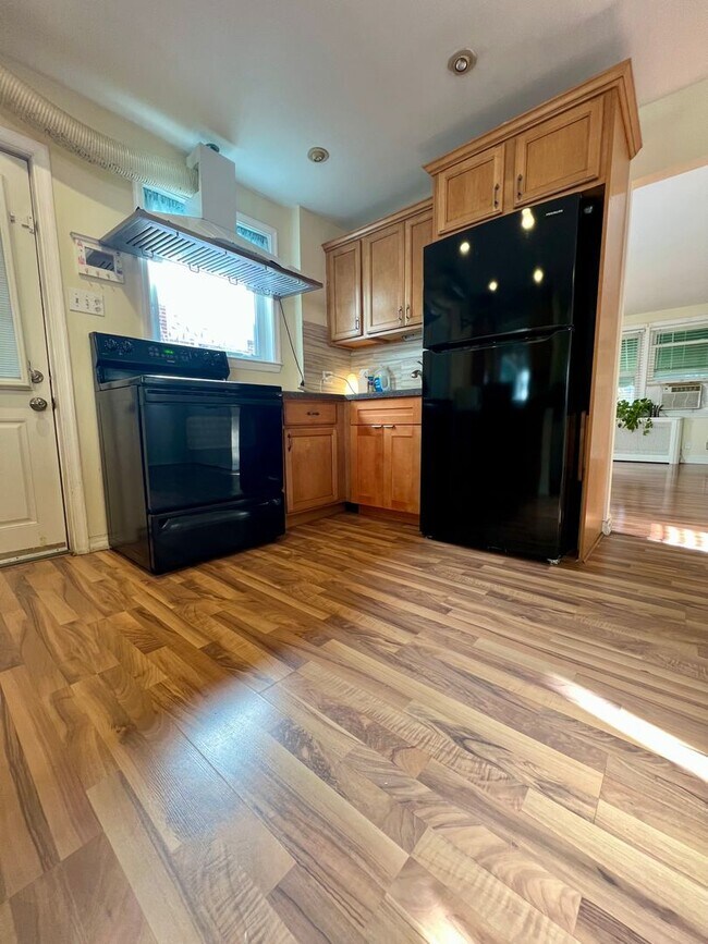 Building Photo - Gorgeous 3-Bedroom Home in Havertown! Avai...