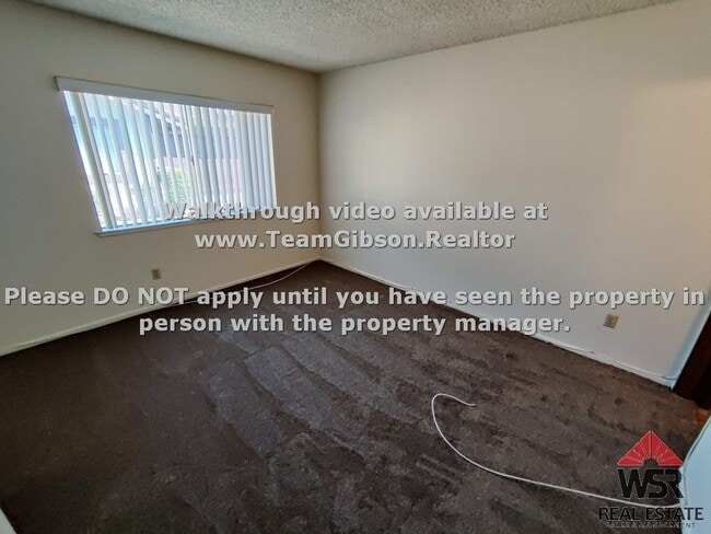 Building Photo - 3 Bedroom, 2 Bathroom Condo W/ 2 Car Garage