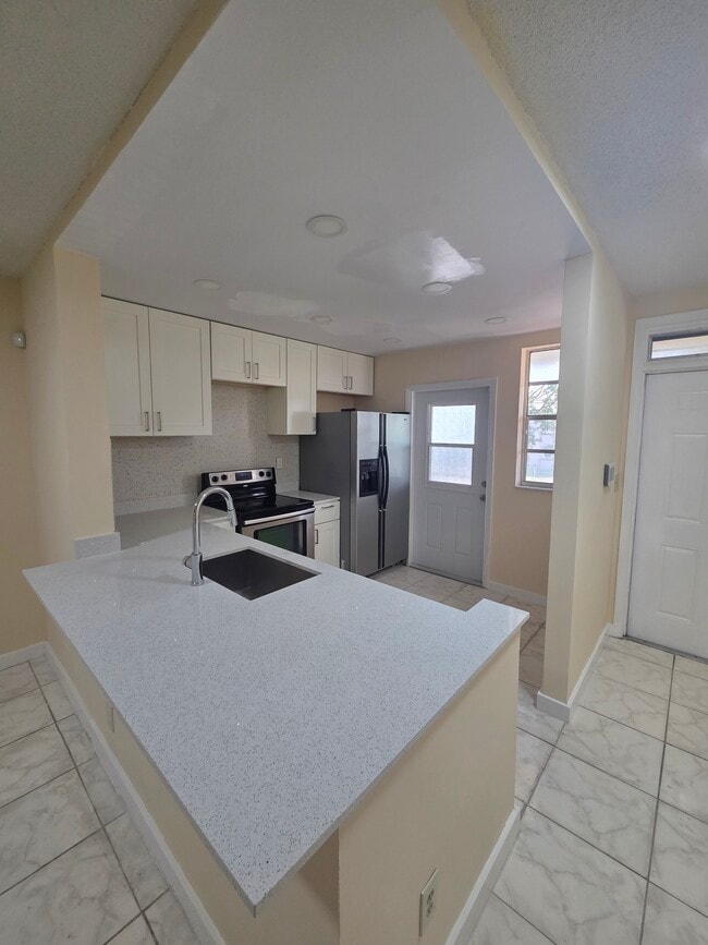 Building Photo - 5335 NW 10th Ct