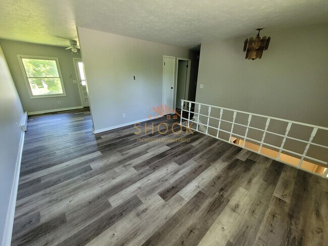 Building Photo - 3BR/2BA BI-LEVEL ON LAFAYETTE'S SOUTH SIDE