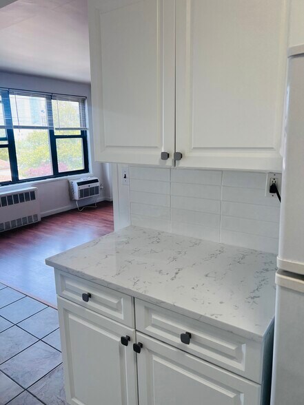 Building Photo - 47 Davis Ave