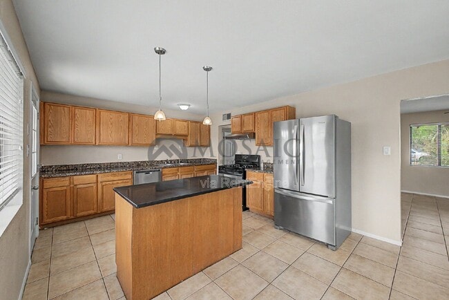 Building Photo - 1531 W 7th St