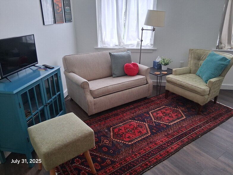 Living area with twin sofa bed - 818 12th St