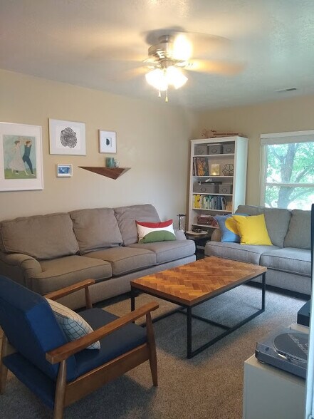 Building Photo - 2771 S Lake St