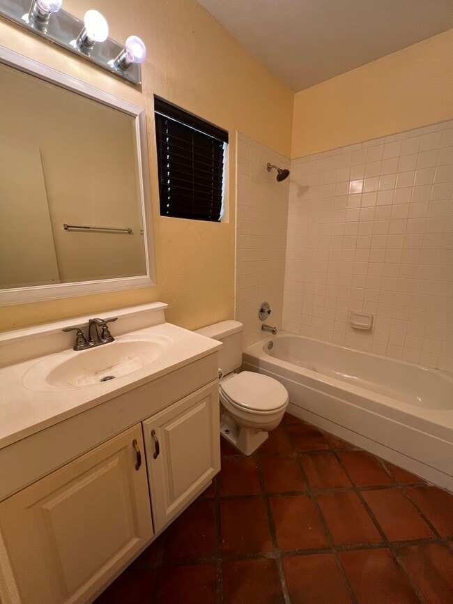 Building Photo - 6368 N Willowhaven Dr