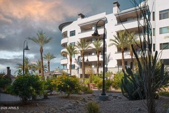 Building Photo - 945 E Playa Del Norte Dr