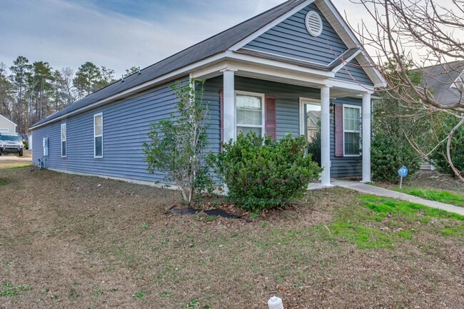 Building Photo - Available Now: Updated 3 Bedroom with Garage!