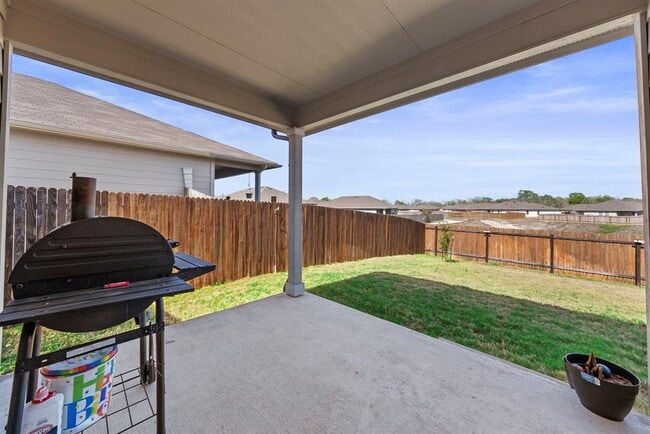 Building Photo - 320 Darwin Pl