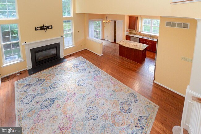 Building Photo - 200 Rolling Hill Dr