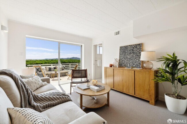 Building Photo - 134 Stanford Heights Ave