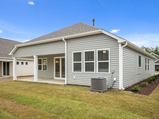 Building Photo - 3 Bedroom Home in WATERSIDE!