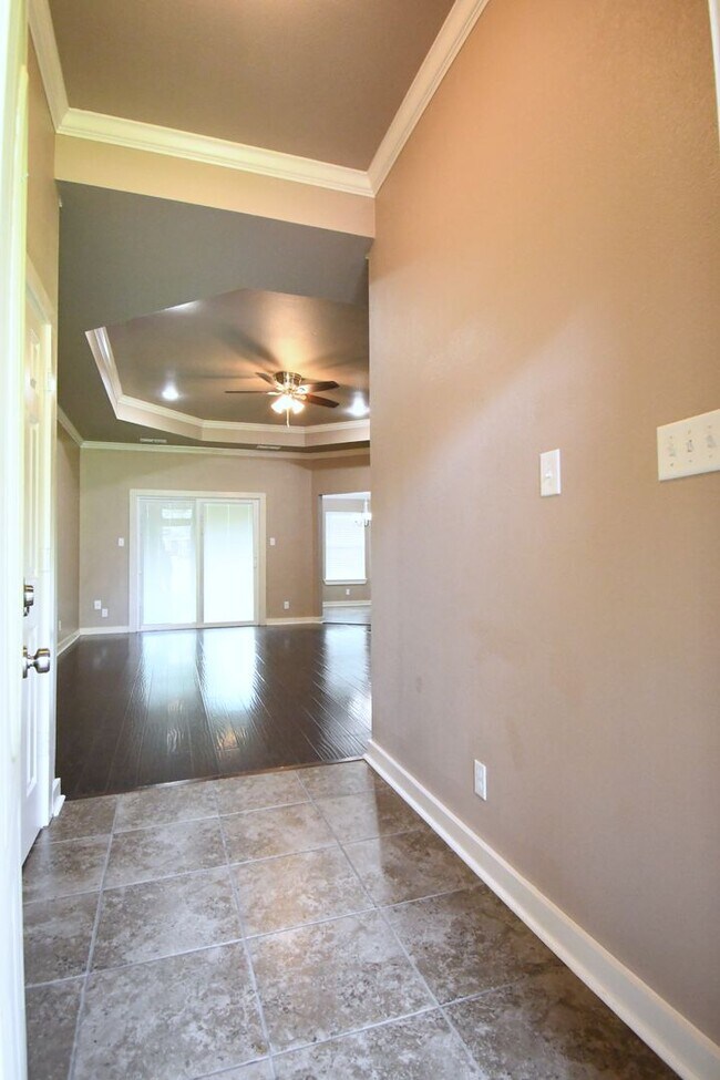 Building Photo - Lovely 4 Bedroom 2 Bath in Flint!