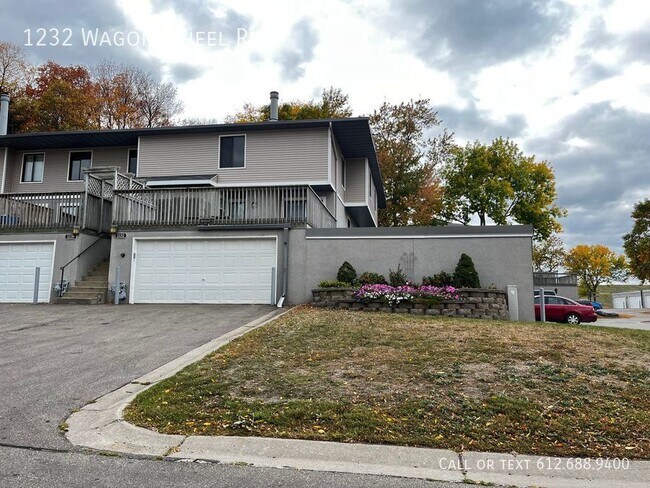 Primary Photo - 3 Bed 3 Bath Townhome - 2 Car Attached Gar...