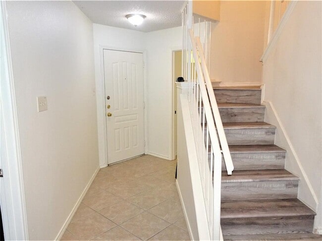 Building Photo - 12811 Steeple-Chase Dr