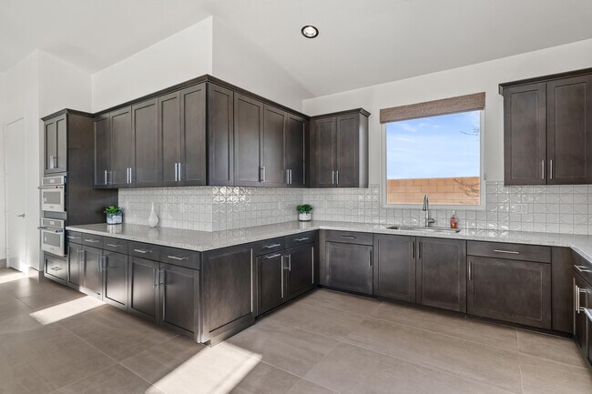 Building Photo - 73584 Henri Dr