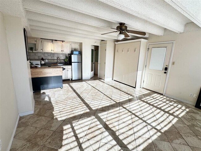 Building Photo - 5916 Lago Vista Way