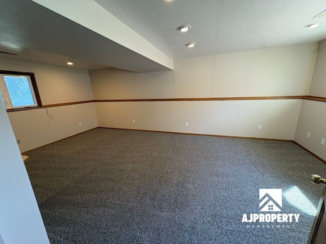 Building Photo - 2208 S Larch Ave