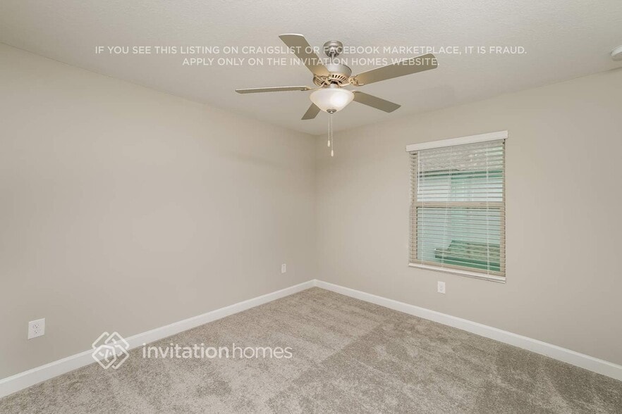 Building Photo - 2864 Coach Manors Way