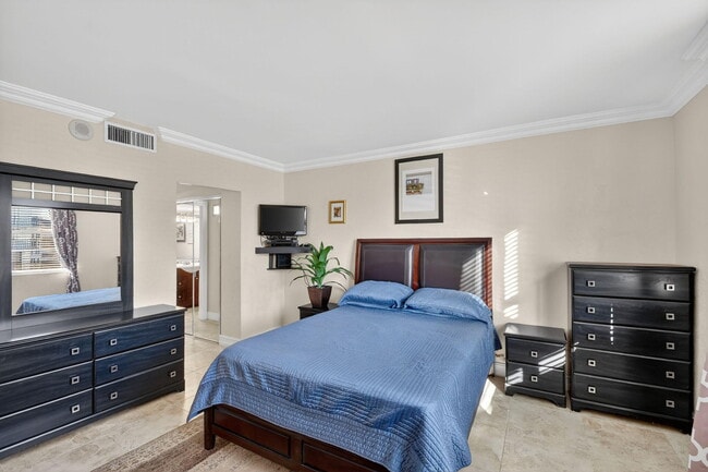 Building Photo - 3450 S Ocean Blvd