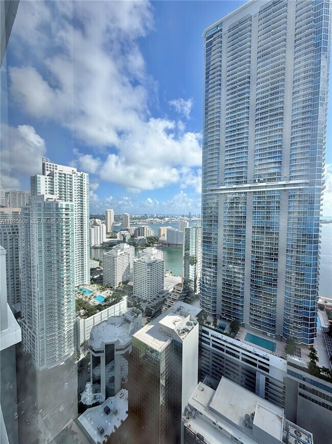 Building Photo - 1060 Brickell Ave