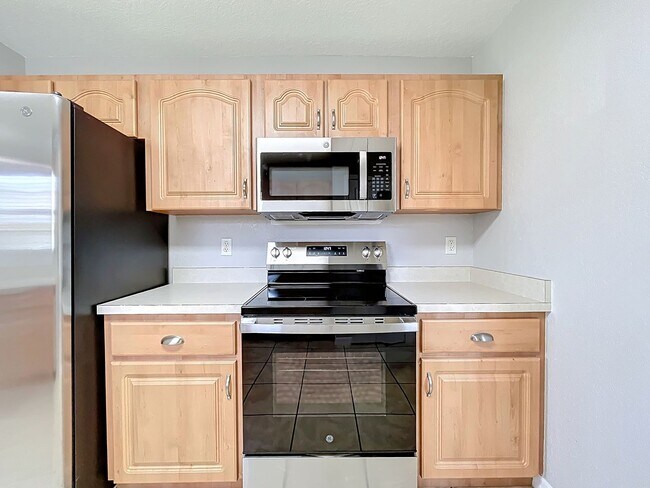 Building Photo - 2 Bedroom, 2 Bath | Lake Community | Dock & Boat Ramp Access