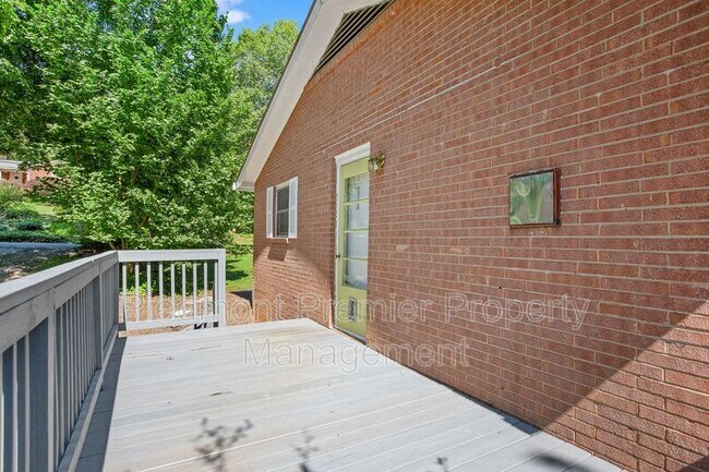 Building Photo - 1335 Pinebluff Rd