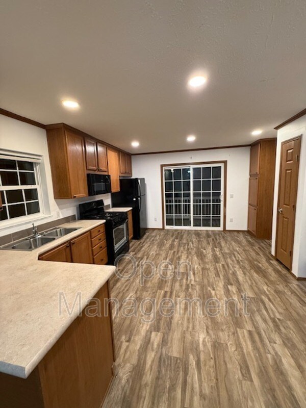 Building Photo - 1901 First St