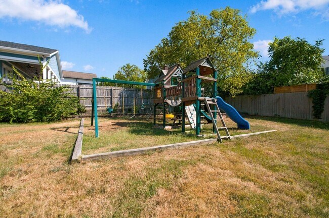 Building Photo - 2023 Galbraith Dr
