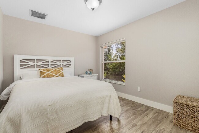 Building Photo - 2211 Surfside Blvd