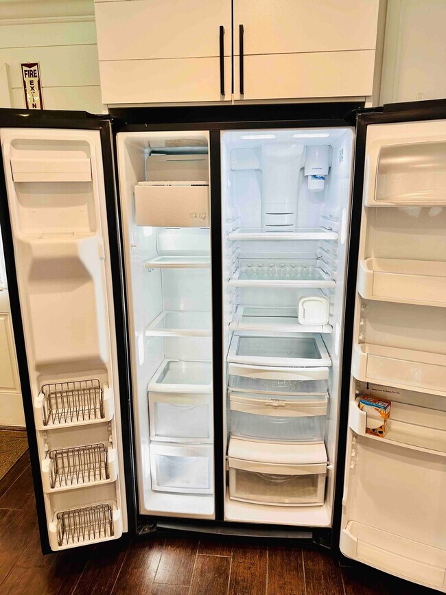 Building Photo - 660 Sunnyside Ave