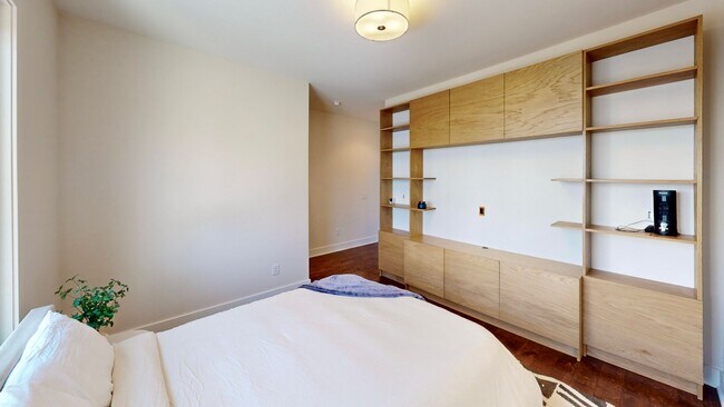 Building Photo - 1220 Lomax Ave