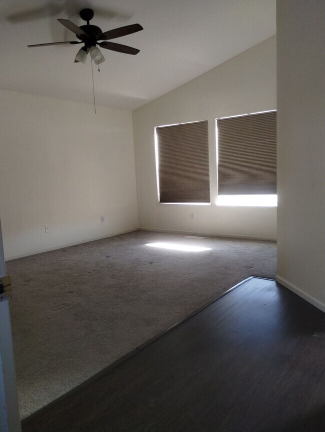 Building Photo - Executive Style Pet Friendly home