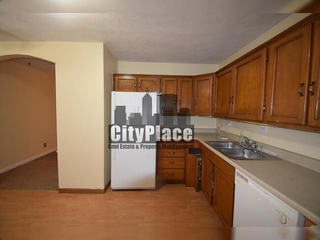 Building Photo - 604 E Pearl St