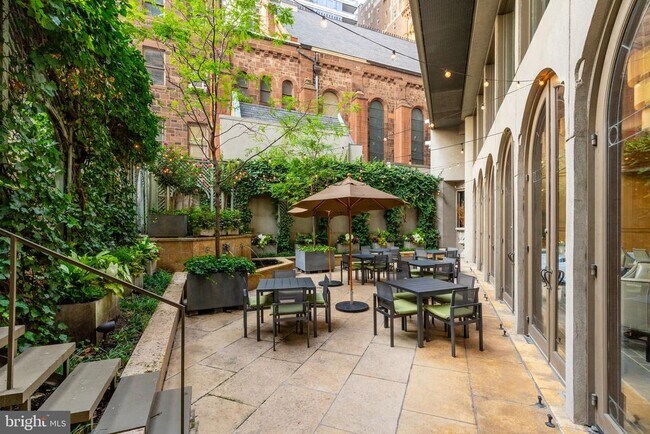 Building Photo - 210 W Rittenhouse Square