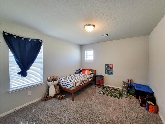 Building Photo - 2211 E WInding Pines