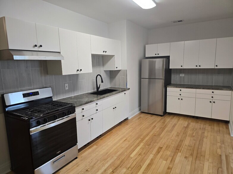 Building Photo - 2896 S Archer Ave