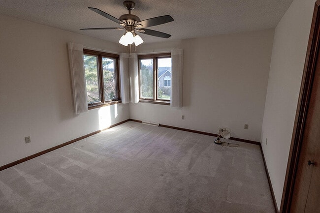 Building Photo - 401 Cedar Ln