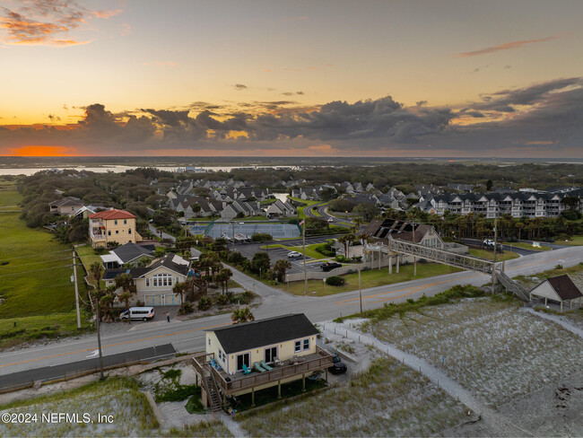 Building Photo - 360 Village Dr