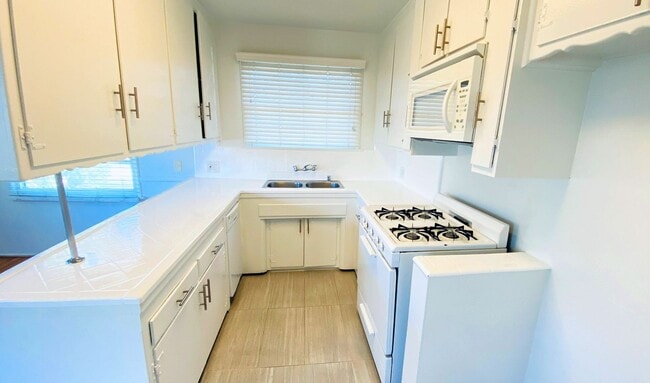 Interior Photo - 11320 Tiara St