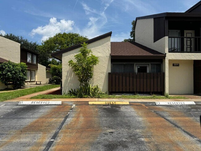 Building Photo - 5304 Bosque Ln