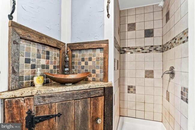 Building Photo - 990 Chesterville Rd