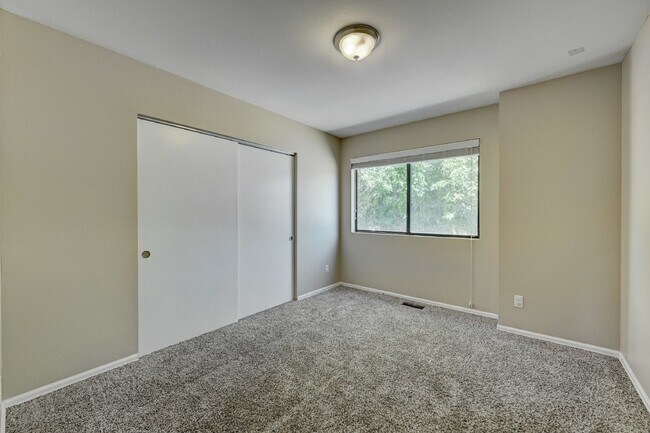Building Photo - $2,245 - 3 Bed, 3 Bath Home with Finished ...