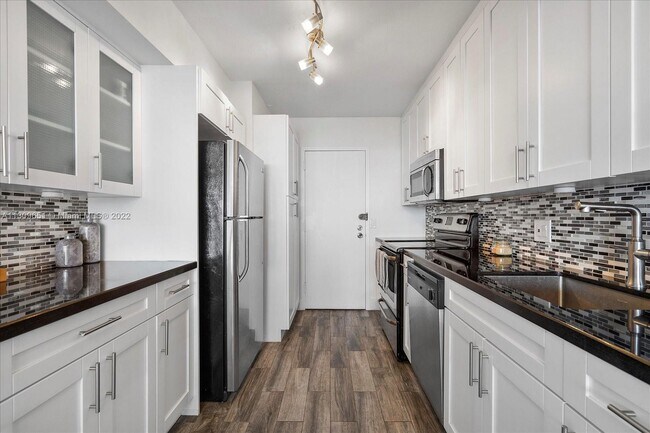 Building Photo - 2101 S Ocean Dr