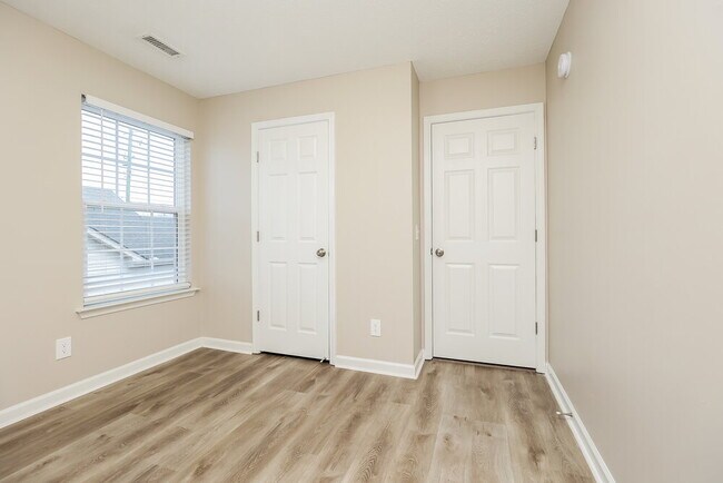 Building Photo - 841 Post Oak Dr