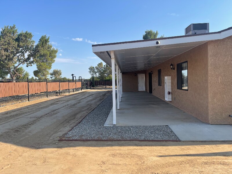 Building Photo - 8560 Oakwood Ave