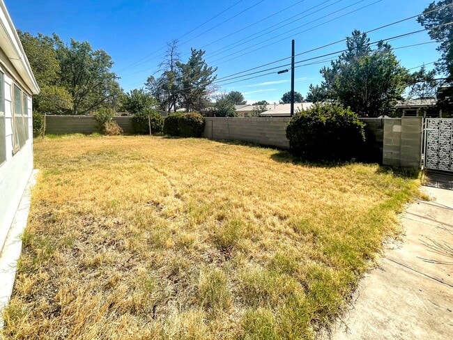 Building Photo - 211 E Alto Dr