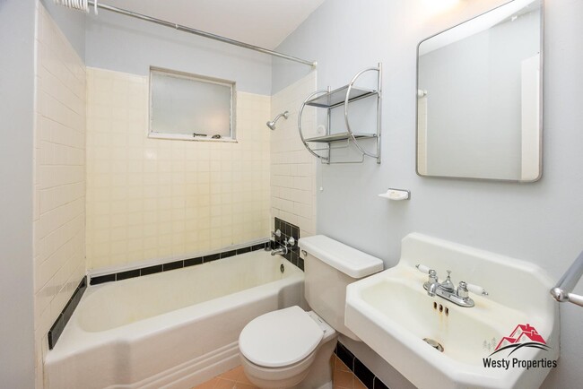 Building Photo - 1811 SE Salmon St